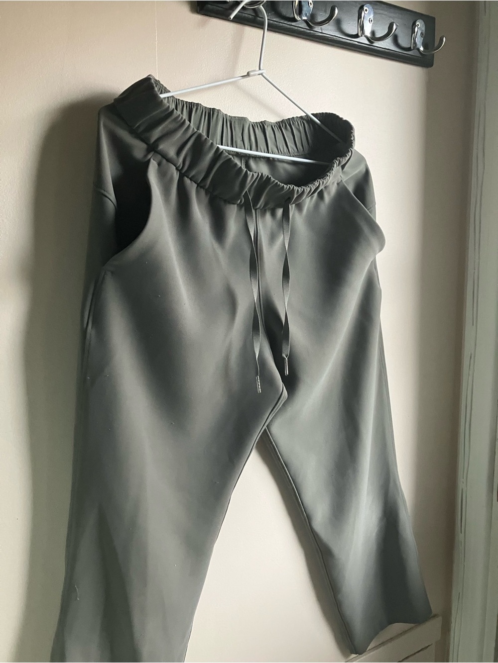 Lululemon - Women's Gray Drawstring Waist Pants